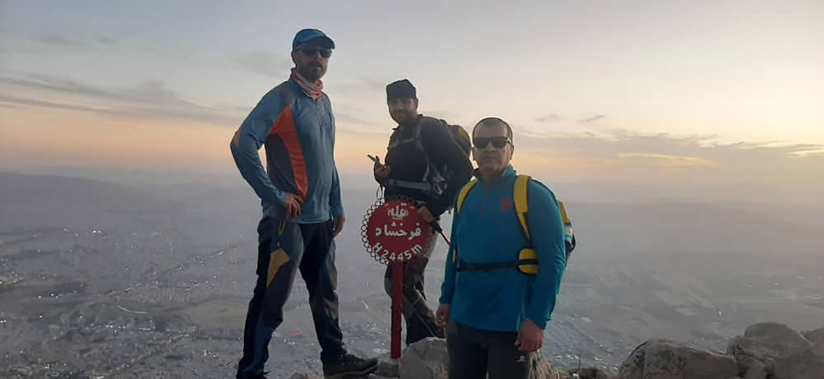 صعود تیم کوهنوردی شرکت آب منطقه‌ای کرمانشاه به قله فرخشاد به مناسبت روز کوهنوردی